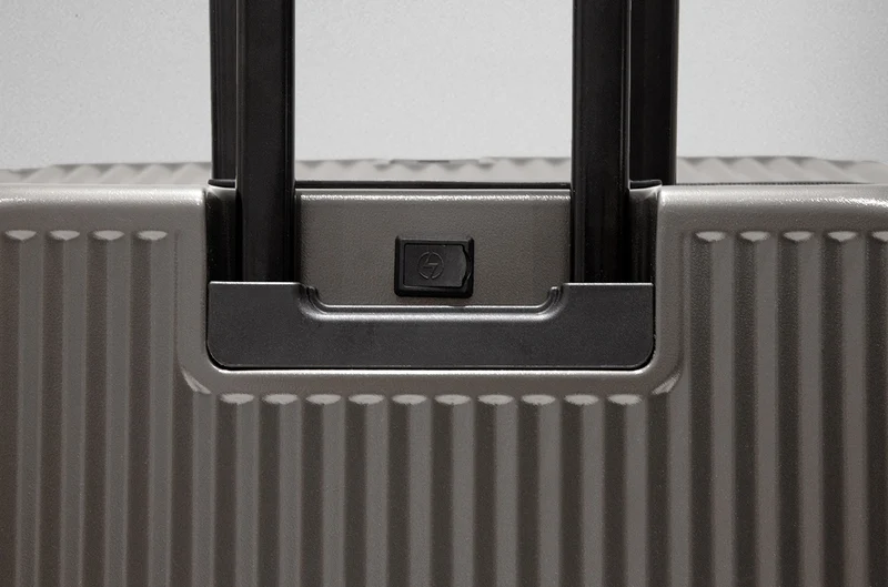 VALISE RIGIDE DE VOYAGE À ROULETTES