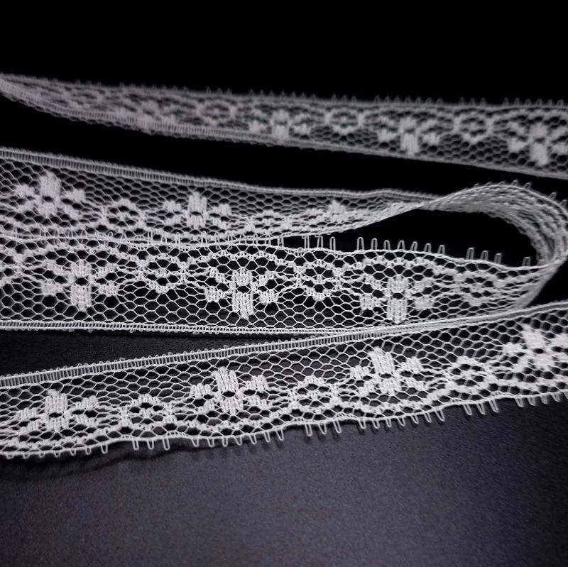 Galon de dentelle florale délicat | Blanc | 18 mm