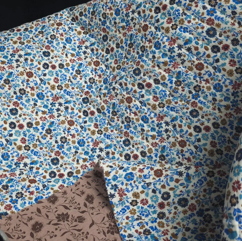 Double gaze matelassée réversible | Fleuri bleu & moka