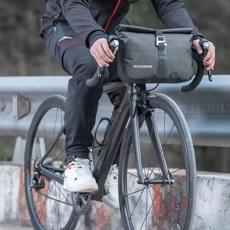 ReflectiveFrontBag™ | Sacoche guidon vélo extensible et étanche pour protéger tes affaires 5-6L