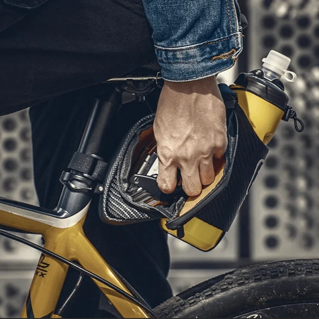 ProofSaddleBottlePouch™ | Sacoche de selle avec porte-bouteille intégré et design étanche