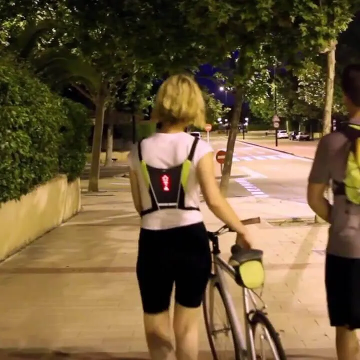 BikeBright™ | Gilet clignotant velo rechargeable par USB et étanche