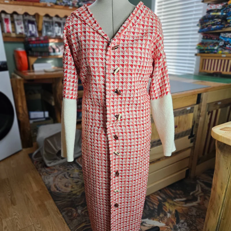 Jacquard Texturé en Coton & Lurex | Tissage Géométrique Rouge & Écru